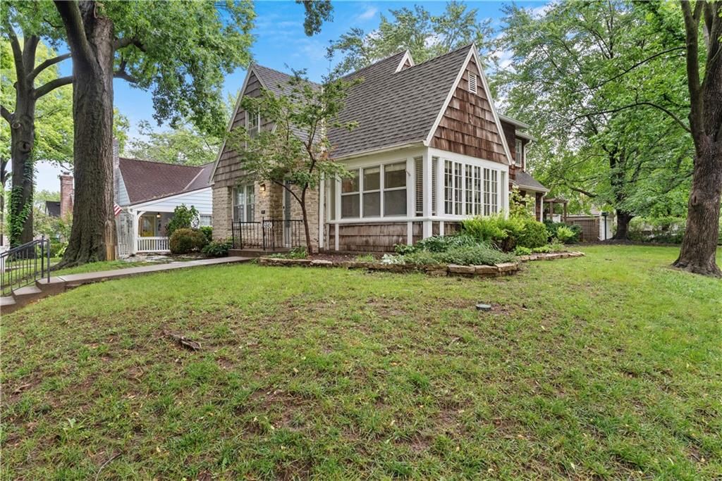 6849 Oak Terrace — photo 2