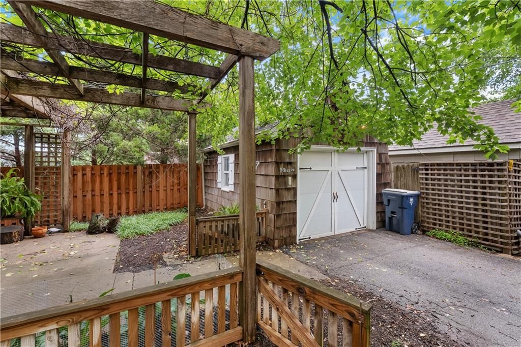 6849 Oak Terrace — photo 49