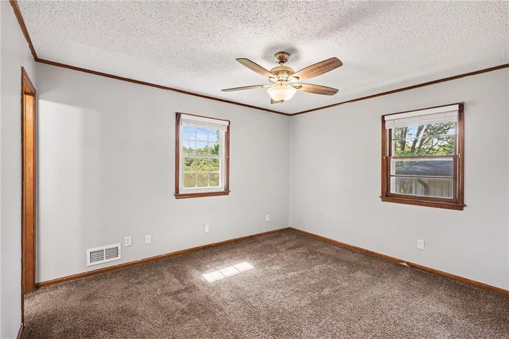 11047 Spring Valley Road — photo 10