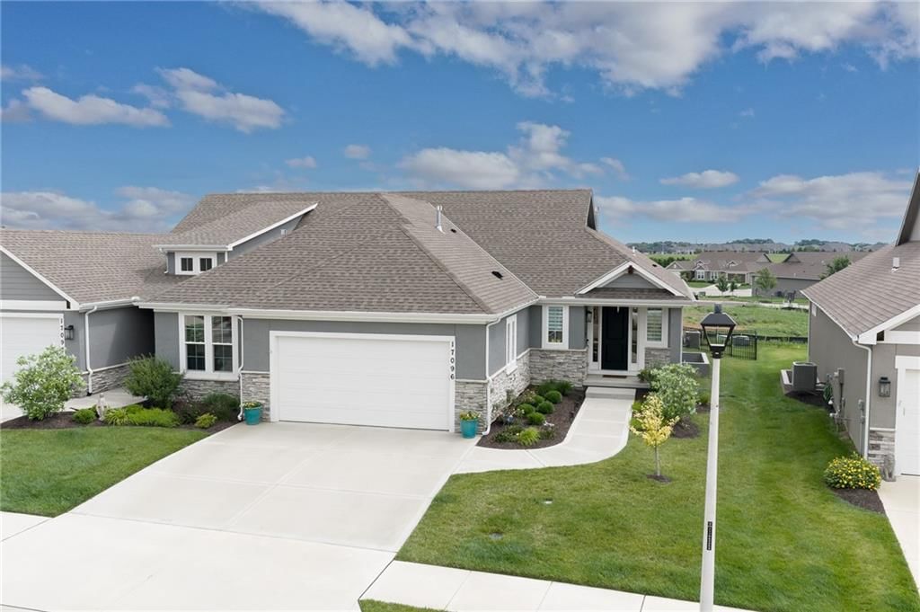 17096 W 168th Place, Olathe, KS: listing photo 2