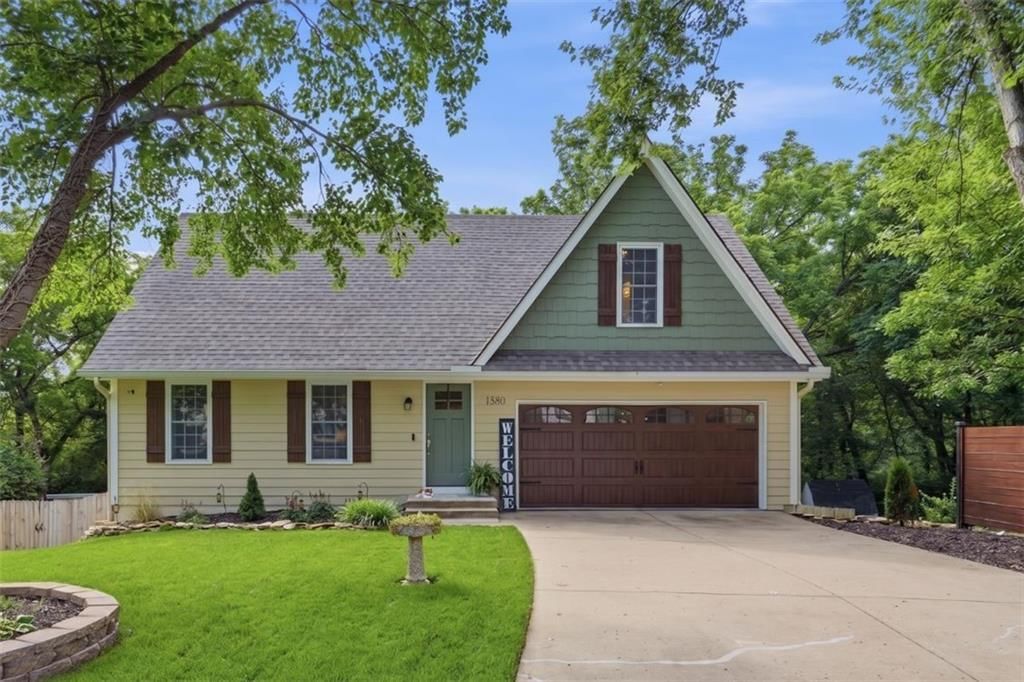 1380 W Prairie Court, Olathe, KS