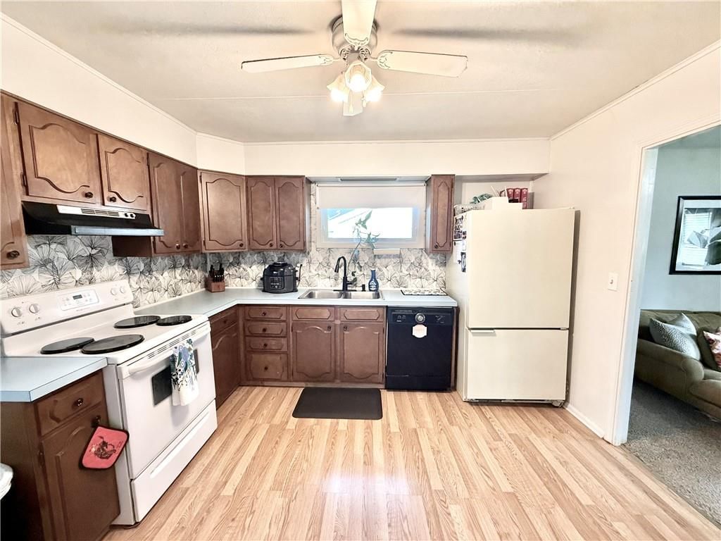 733 W Thompson Street — photo 5
