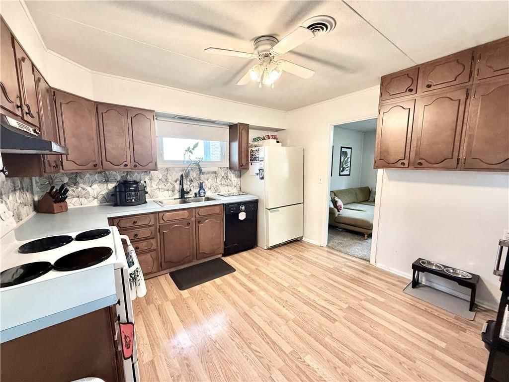 733 W Thompson Street — photo 6