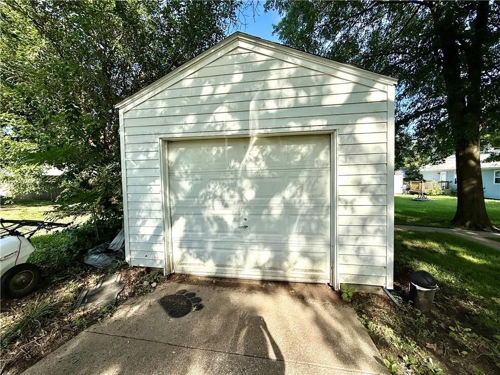 733 W Thompson Street — photo 17