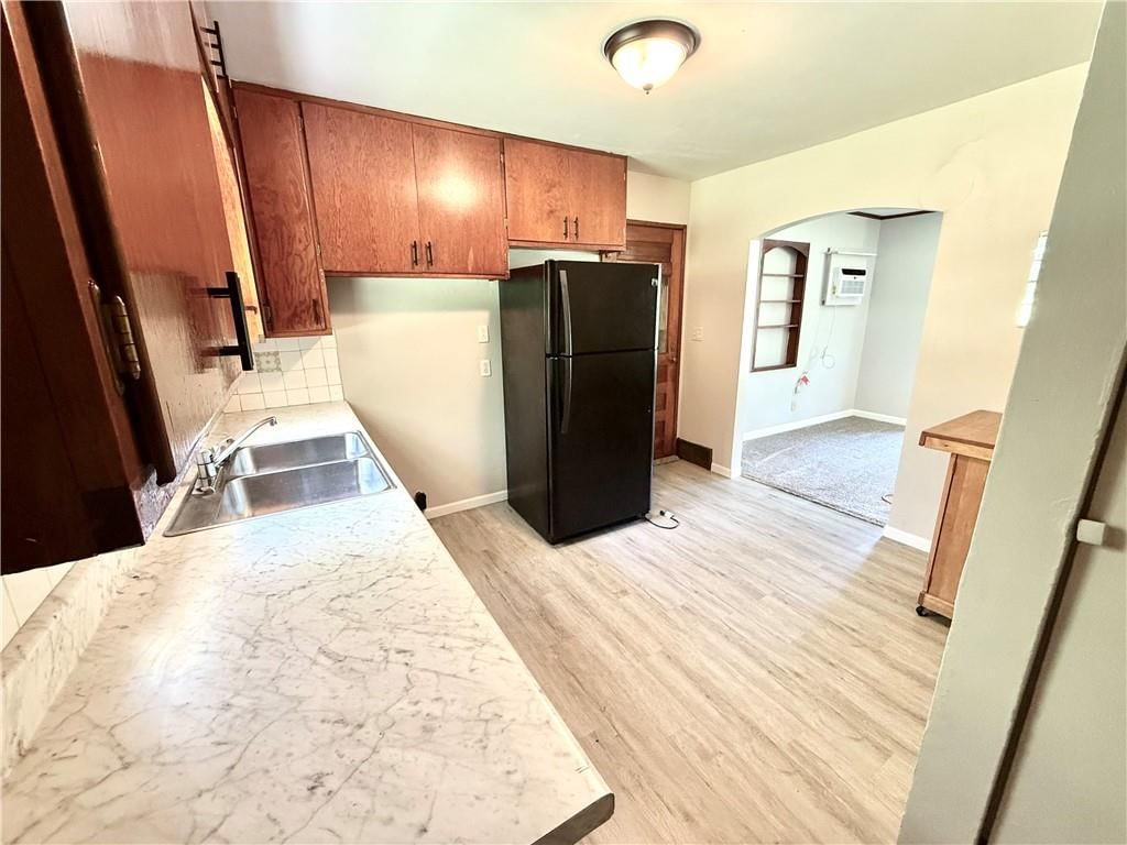 802 E Roseberry Street — photo 5
