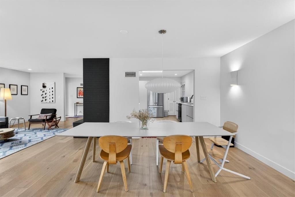 1624 W 50th Street — photo 14