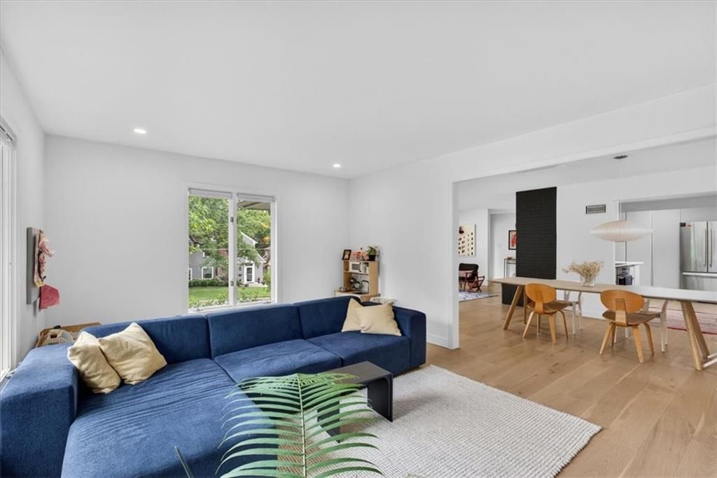 1624 W 50th Street — photo 17