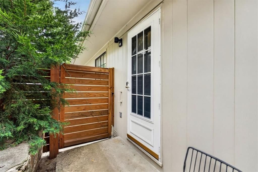 1624 W 50th Street — photo 34