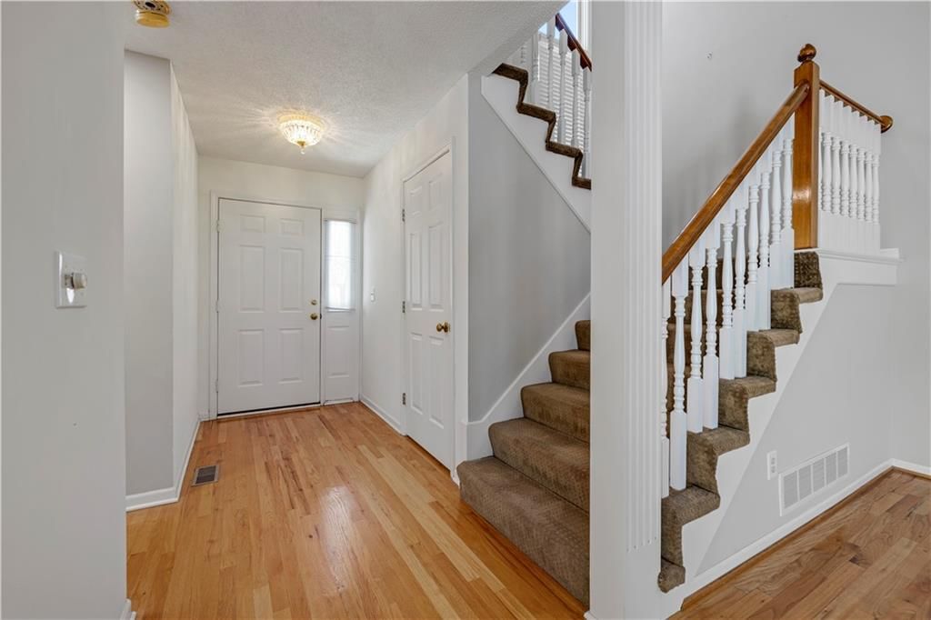 5852 Park Circle — photo 4