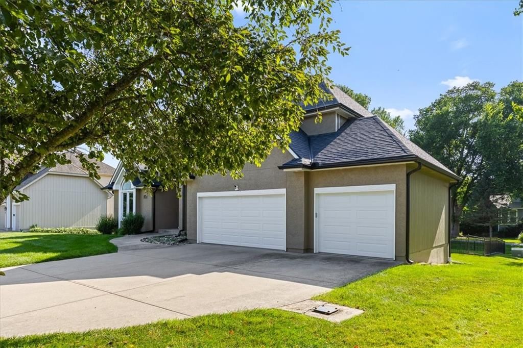 1308 SW Surrey Trace — photo 3