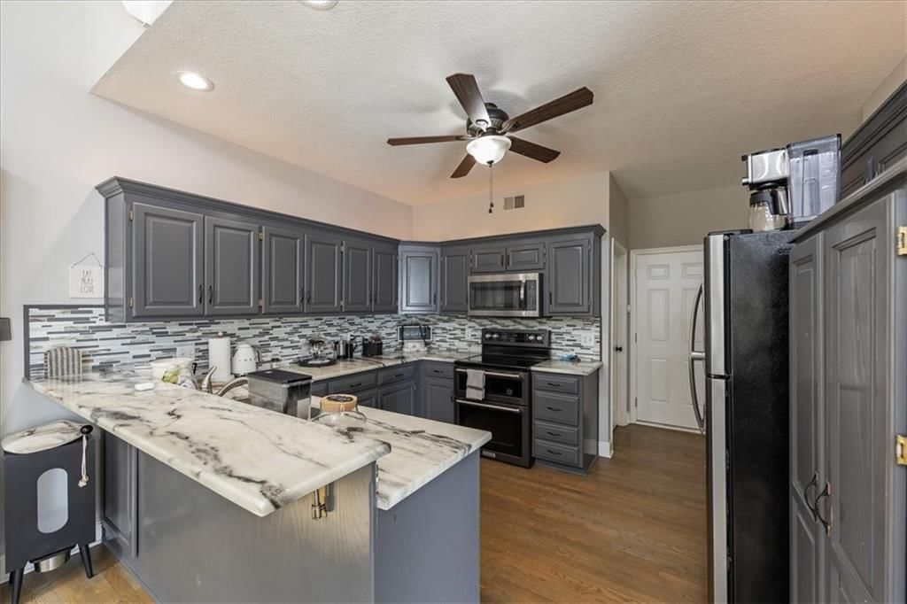 1308 SW Surrey Trace — photo 9