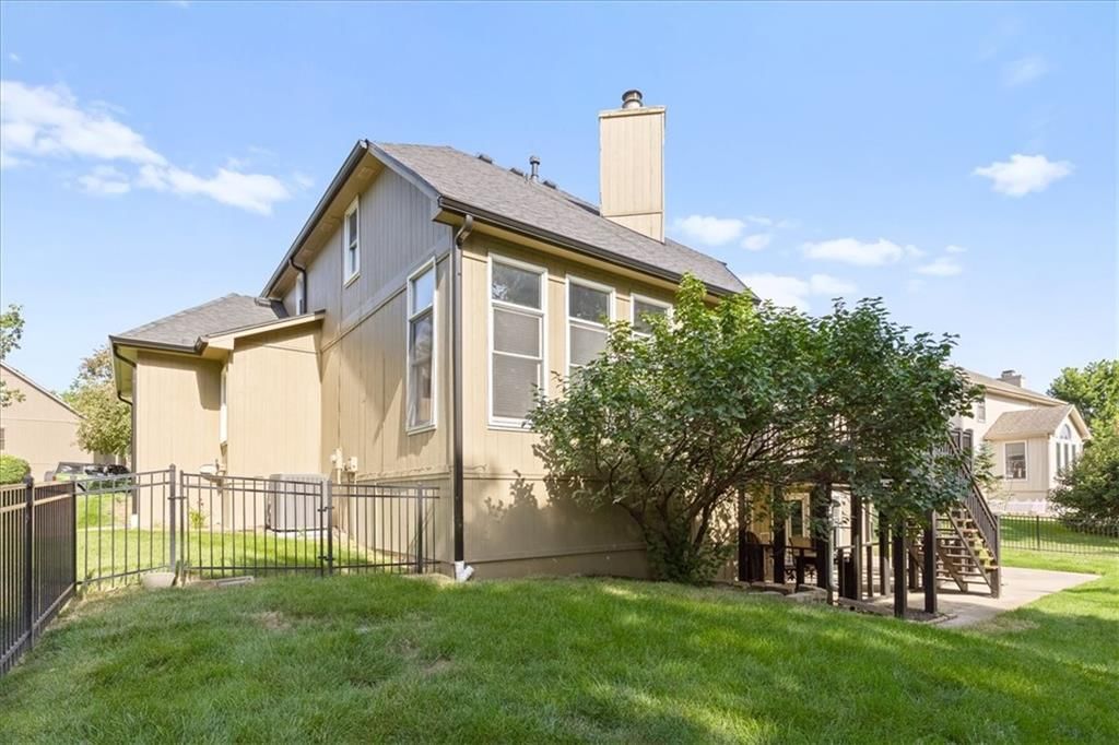 1308 SW Surrey Trace — photo 35