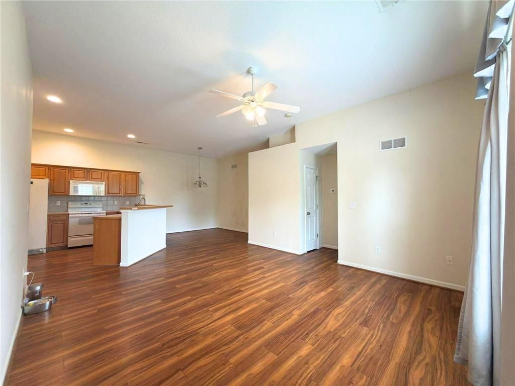 18437 W 156th Terrace — photo 2