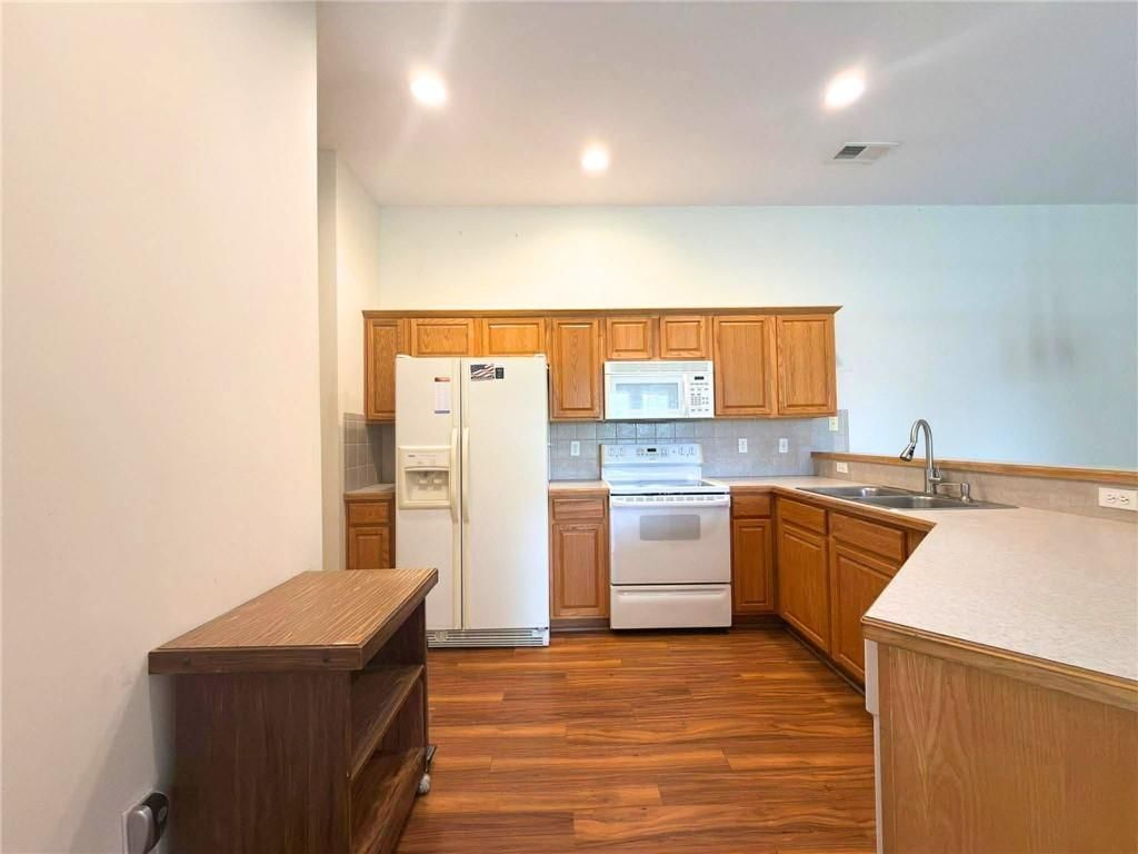 18437 W 156th Terrace — photo 5