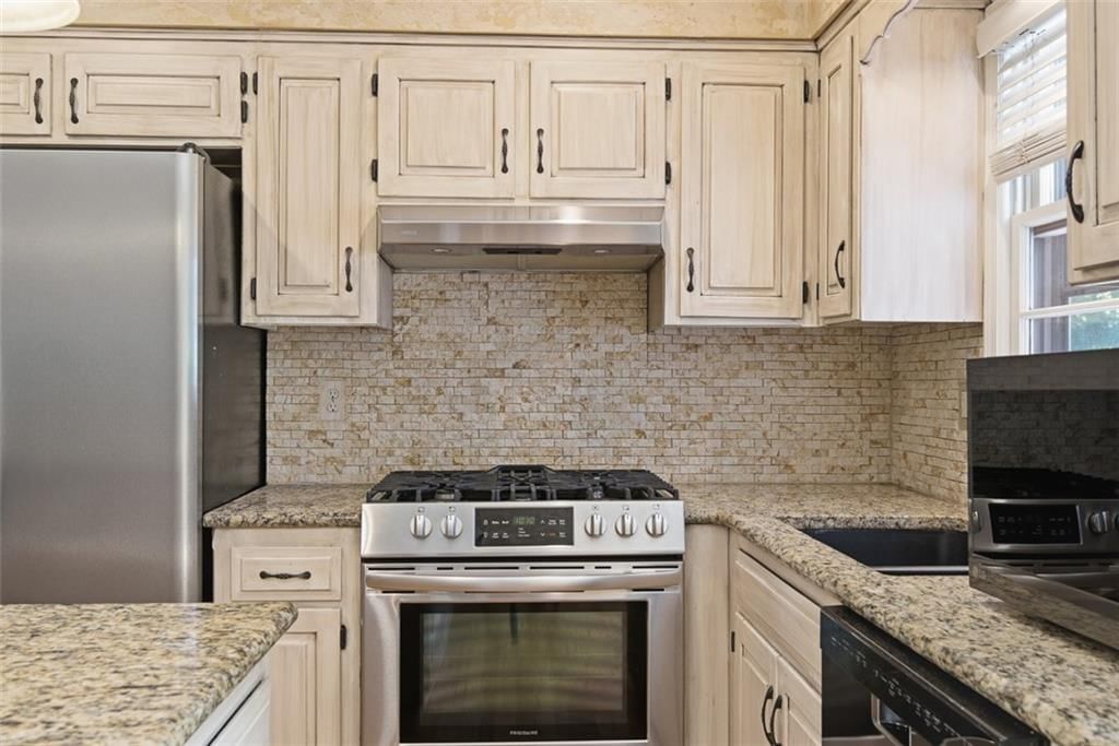 10411 W 52nd Terrace — photo 14