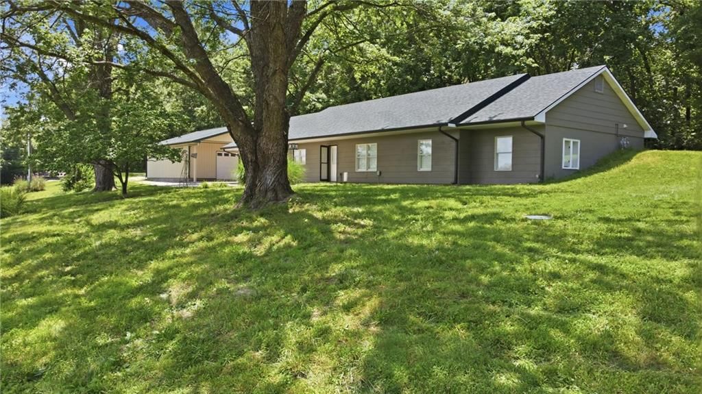 2246 NE State Route H, Butler, MO