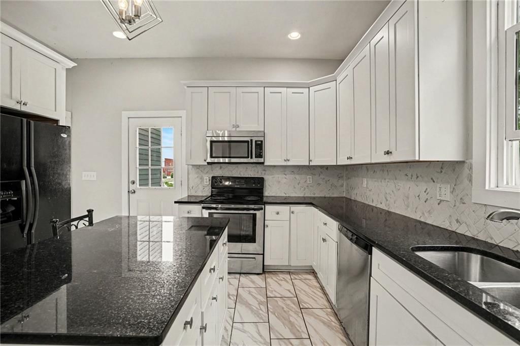 1416 Franklin Avenue — photo 16