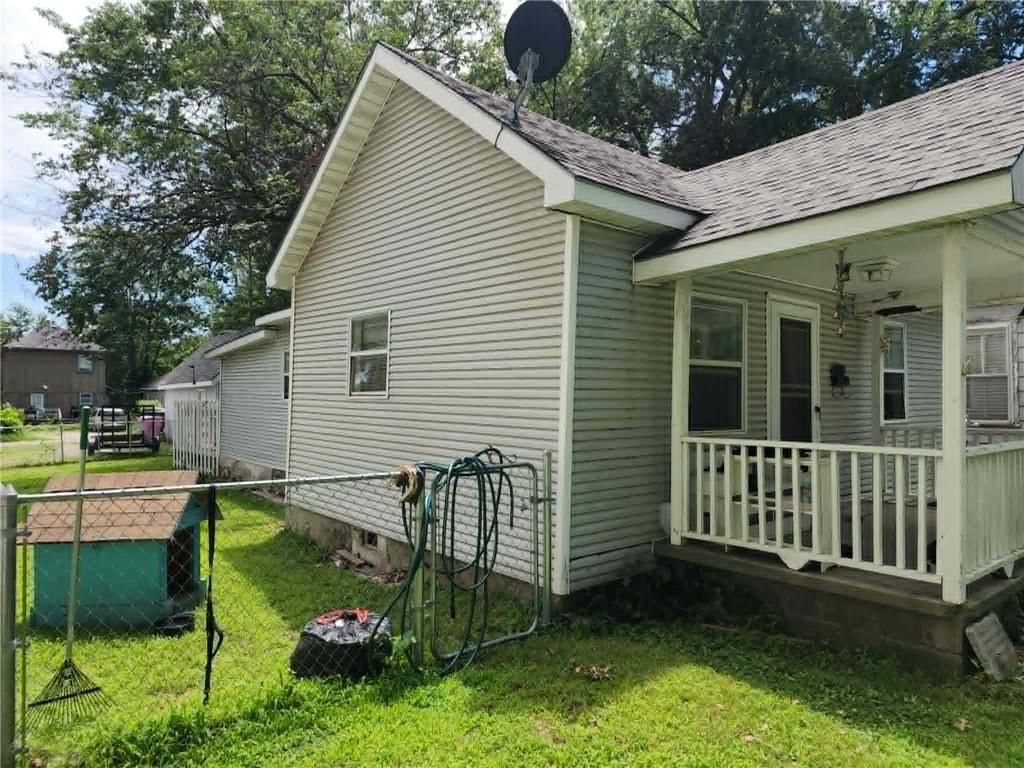 119 W Kansas Street — photo 8