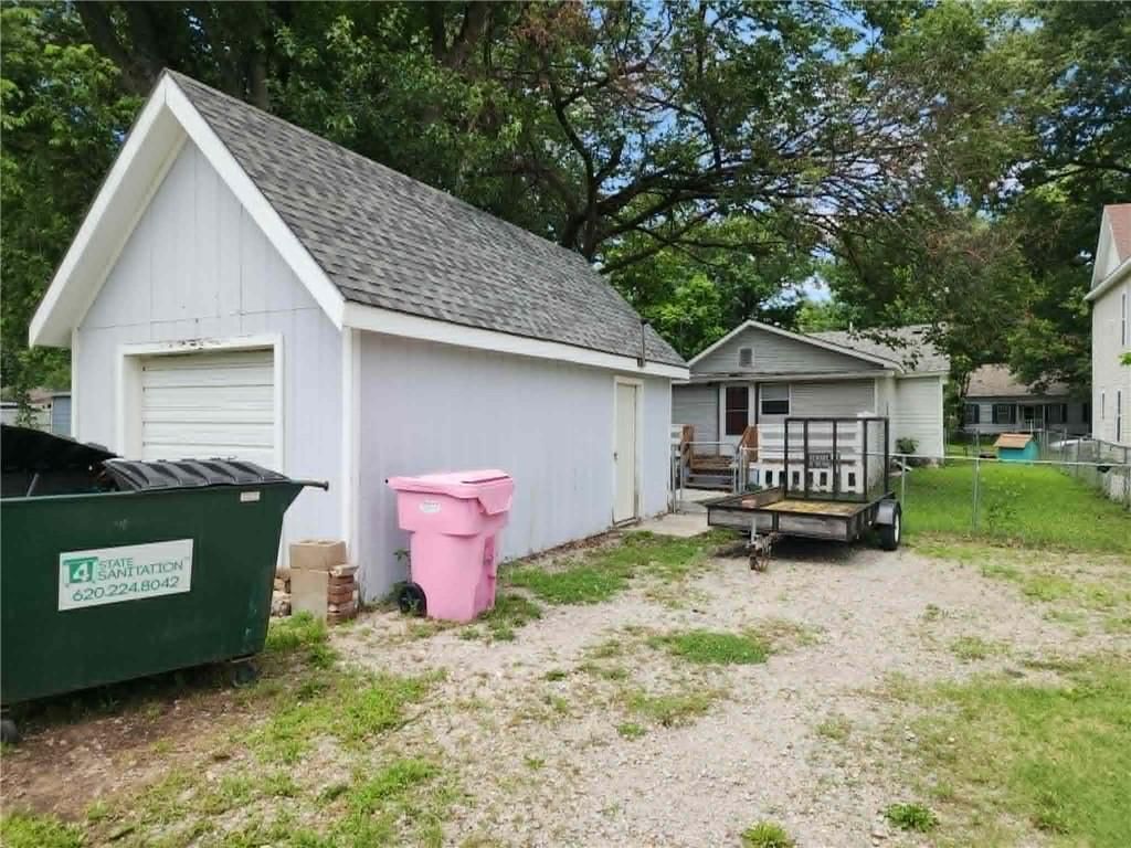 119 W Kansas Street — photo 11