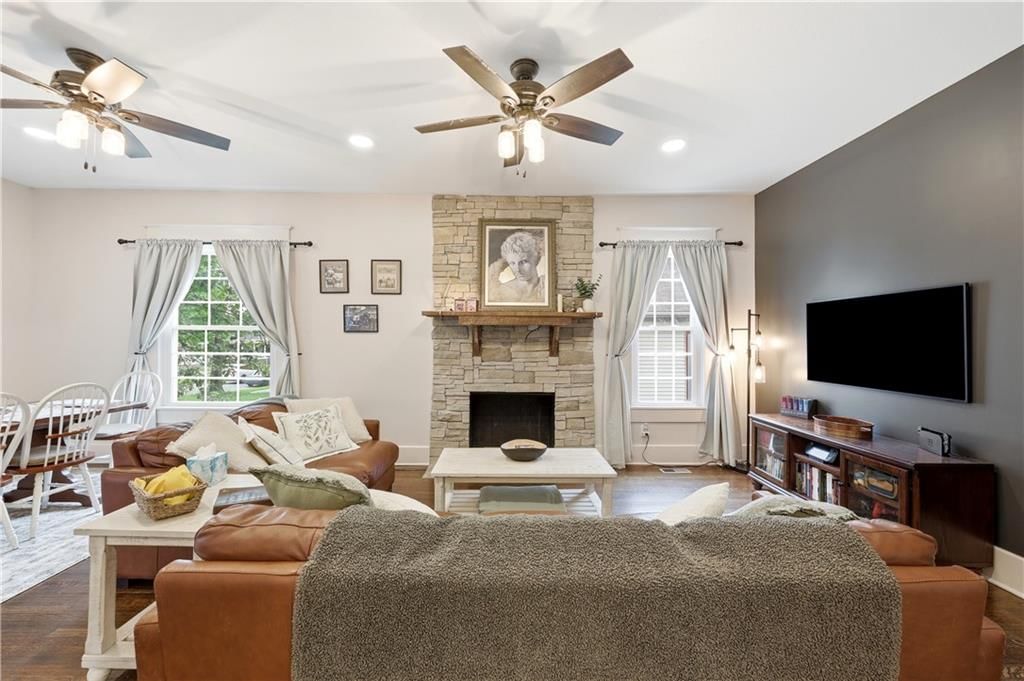 606 E Peoria Street — photo 11