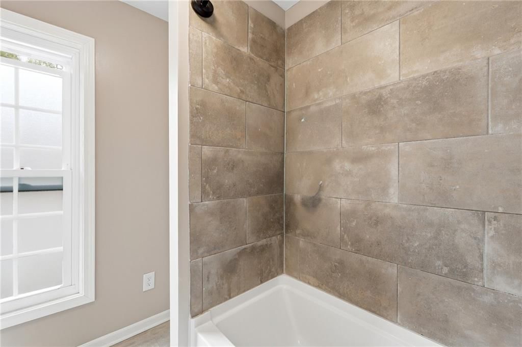 606 E Peoria Street — photo 32