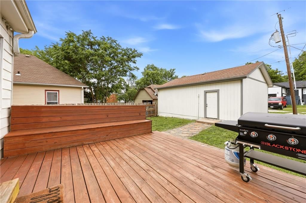 606 E Peoria Street — photo 38
