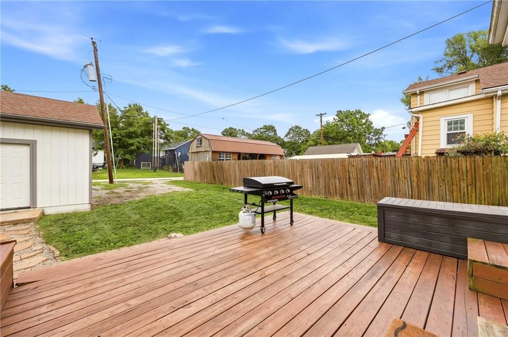 606 E Peoria Street — photo 39