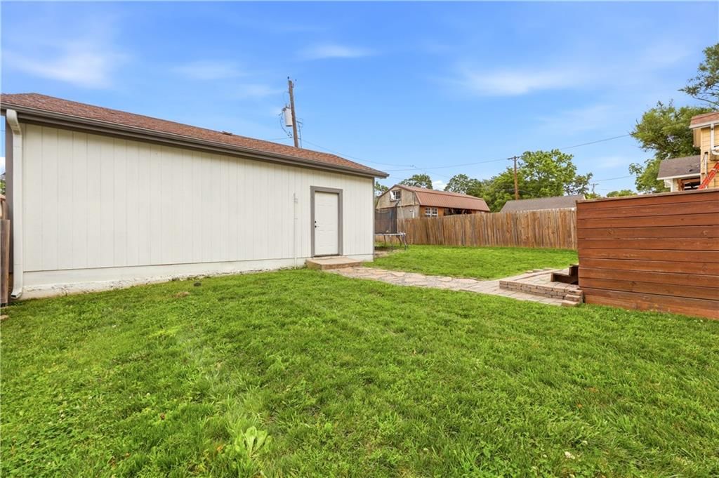 606 E Peoria Street — photo 41