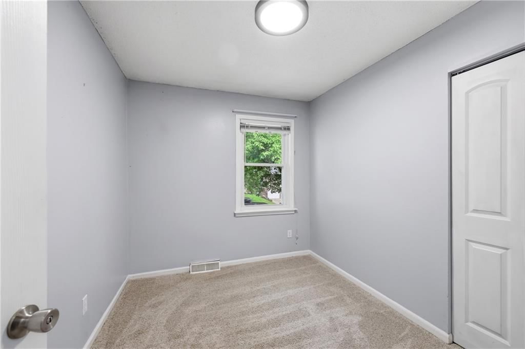 916 NW Berkshire Drive — photo 13