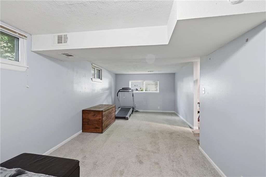 916 NW Berkshire Drive — photo 18