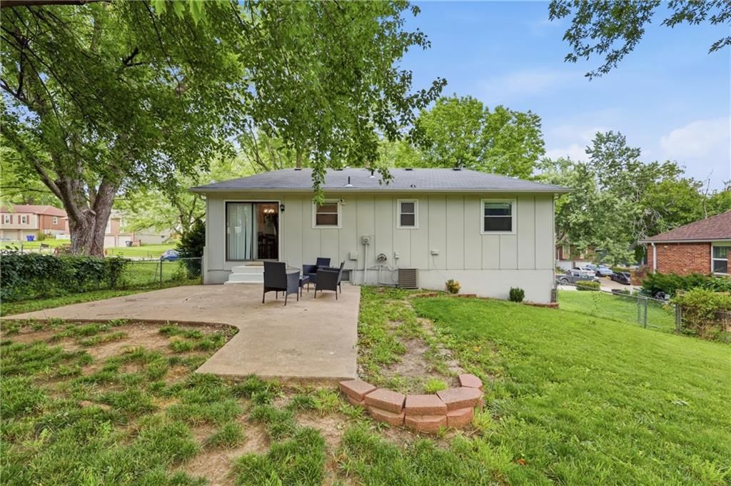 916 NW Berkshire Drive — photo 21
