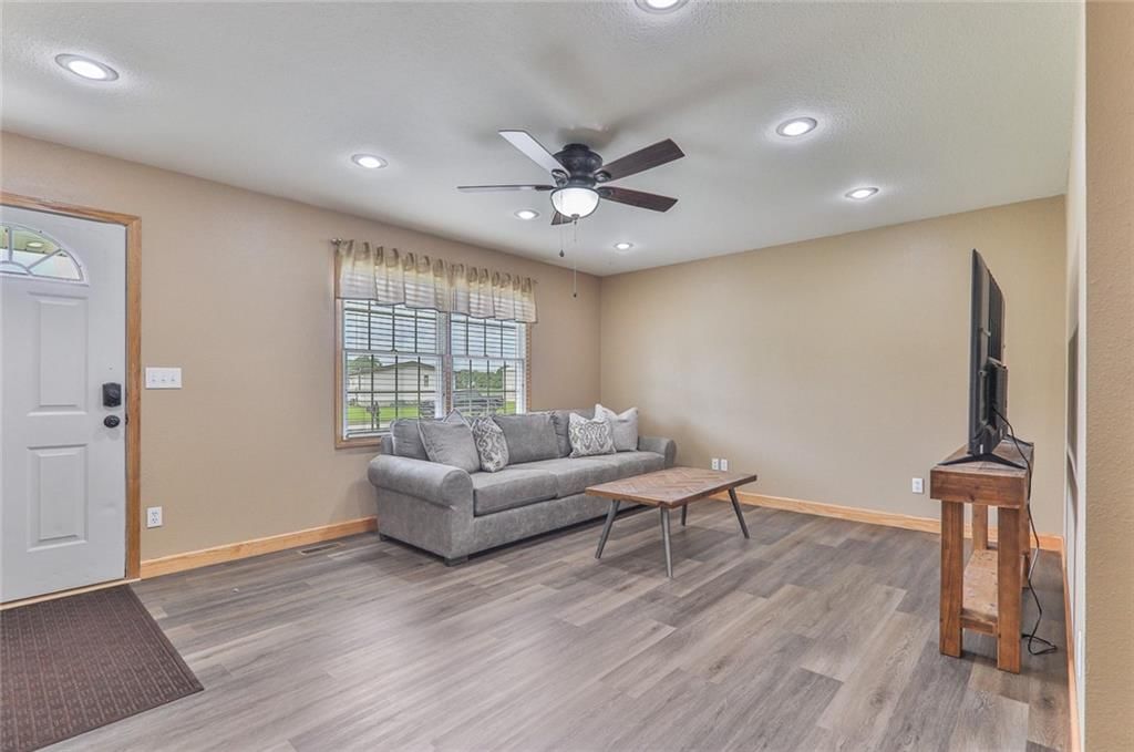 1003 S Ridgeway Street — photo 4