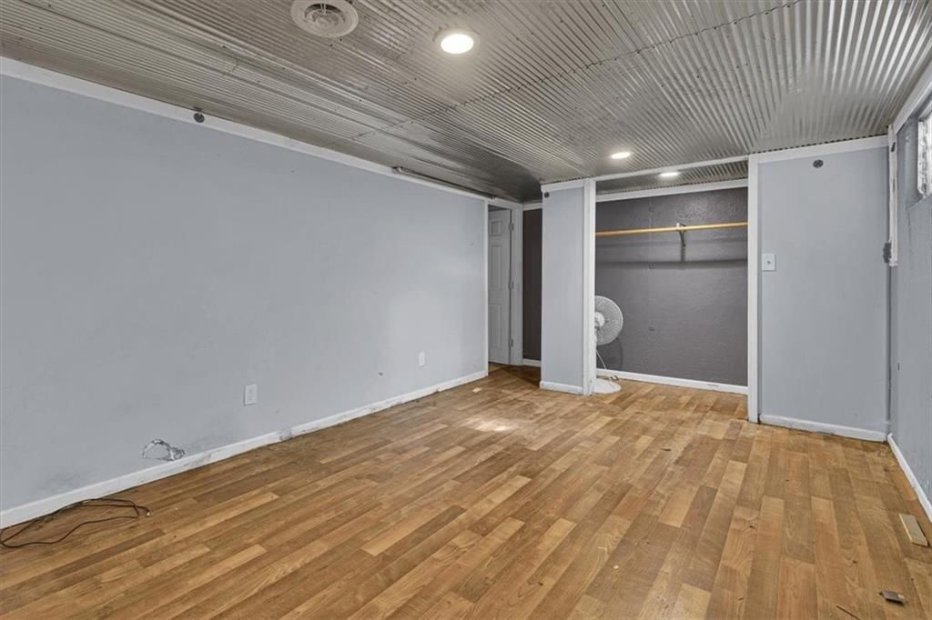 535 Wallace Street — photo 27