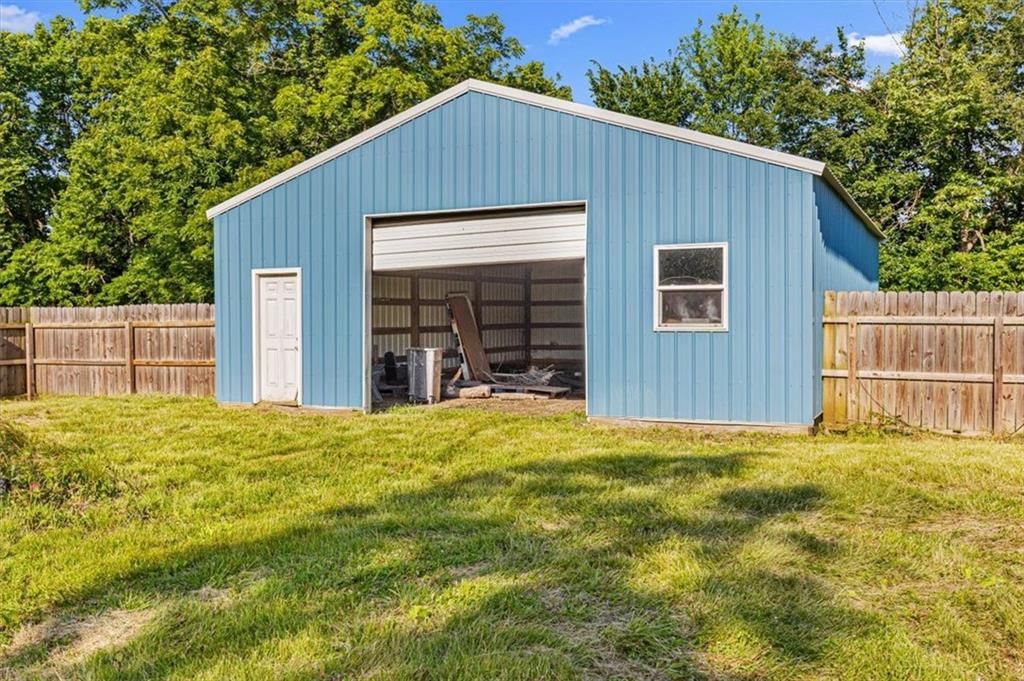 535 Wallace Street — photo 31