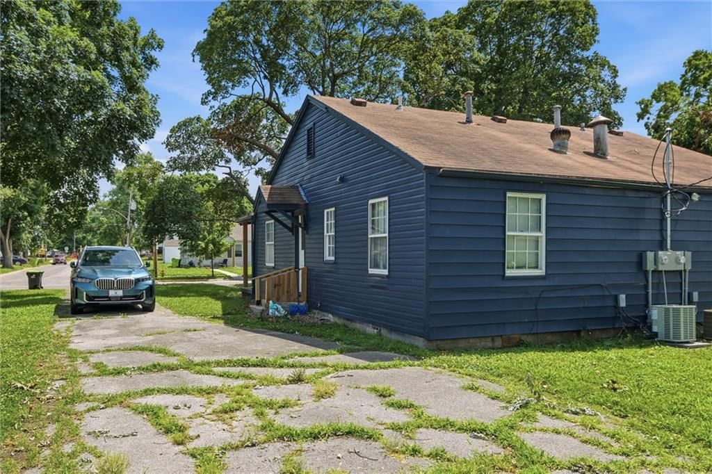 338 E 27th Avenue — photo 20