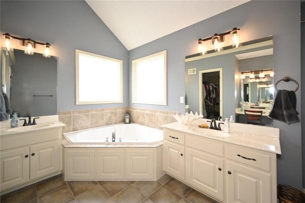 10004 N Donnelly Avenue — photo 19