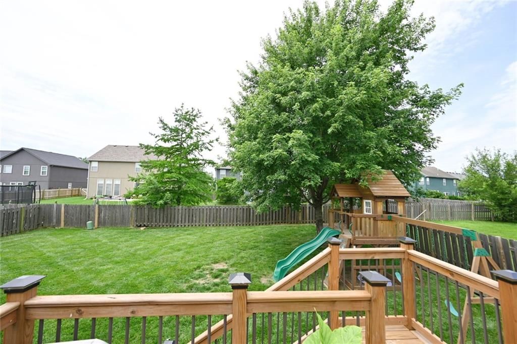 10004 N Donnelly Avenue — photo 40