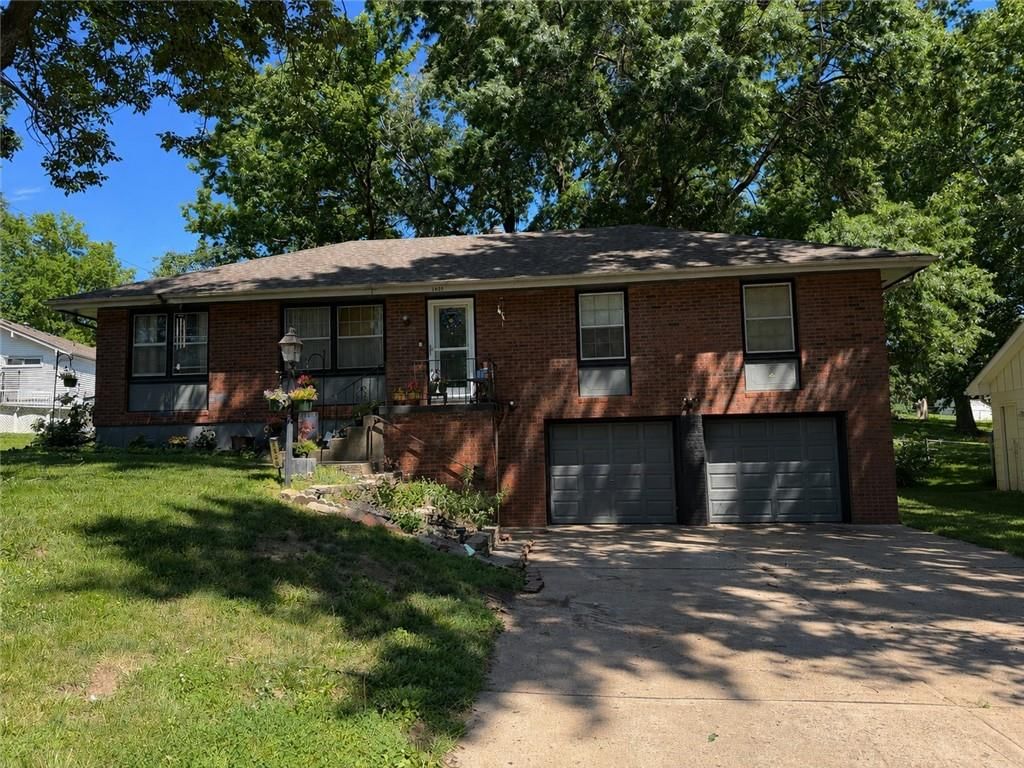 3809 Queen Ridge Drive, Independence, MO
