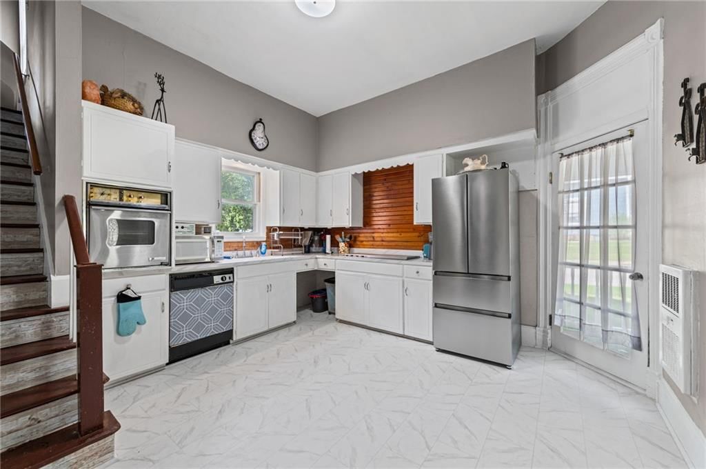 128 E Brown Street — photo 13