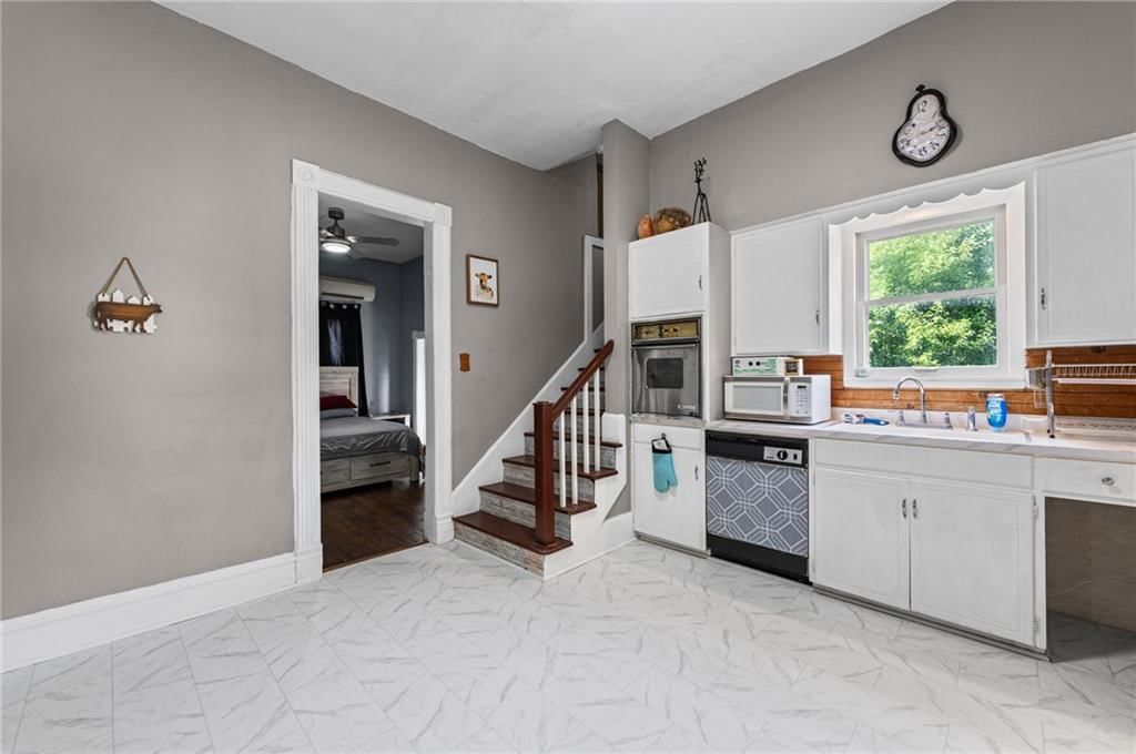 128 E Brown Street — photo 15