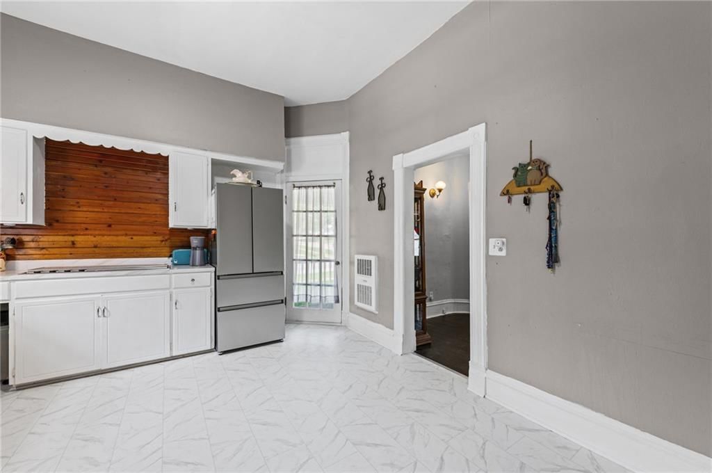 128 E Brown Street — photo 20