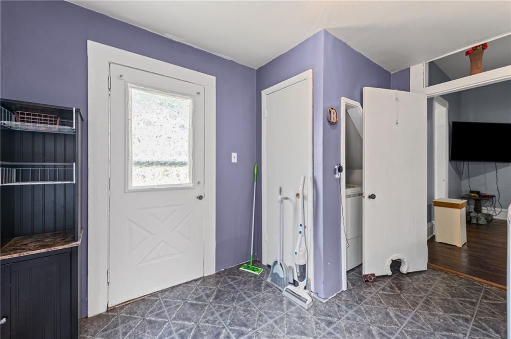 128 E Brown Street — photo 29