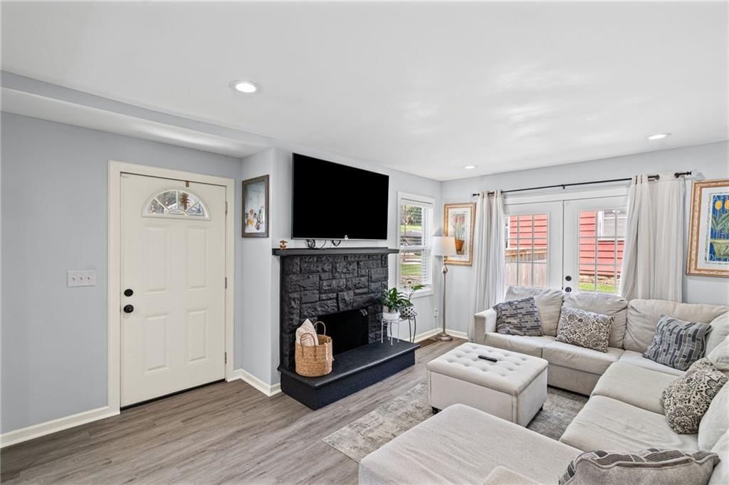 4317 Troup Avenue — photo 4