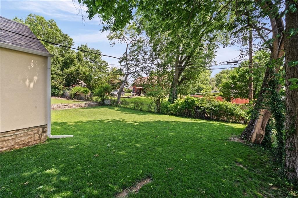 4317 Troup Avenue — photo 22