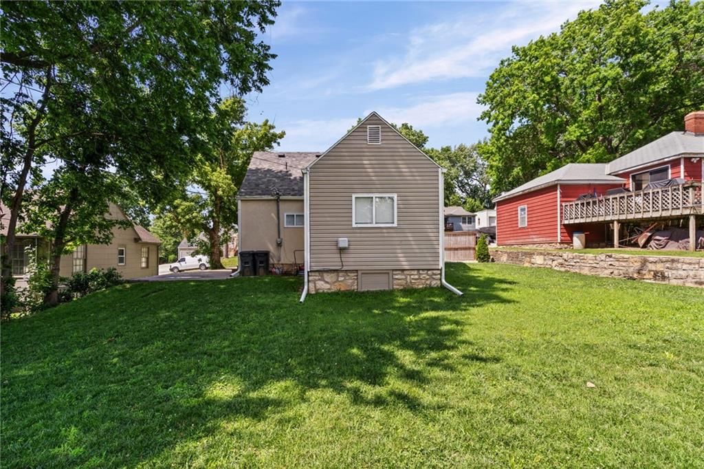 4317 Troup Avenue — photo 24