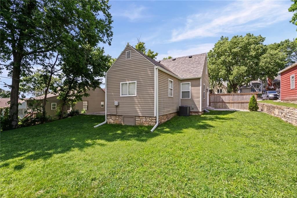 4317 Troup Avenue — photo 25