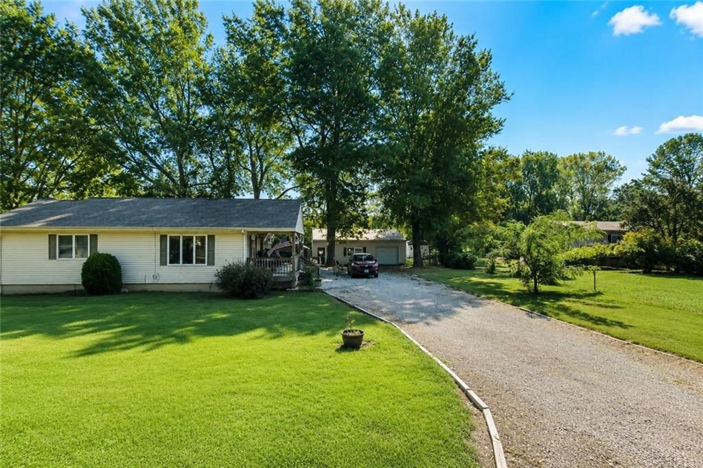 24719 S King Road, Peculiar, MO