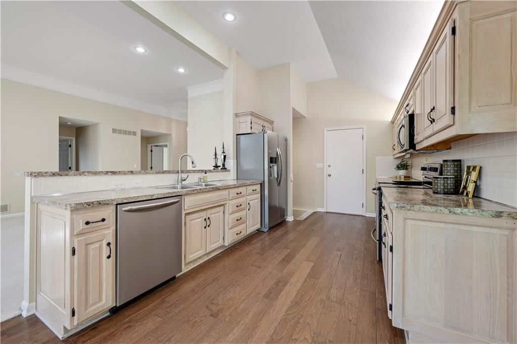 5232 W 121st Street — photo 16