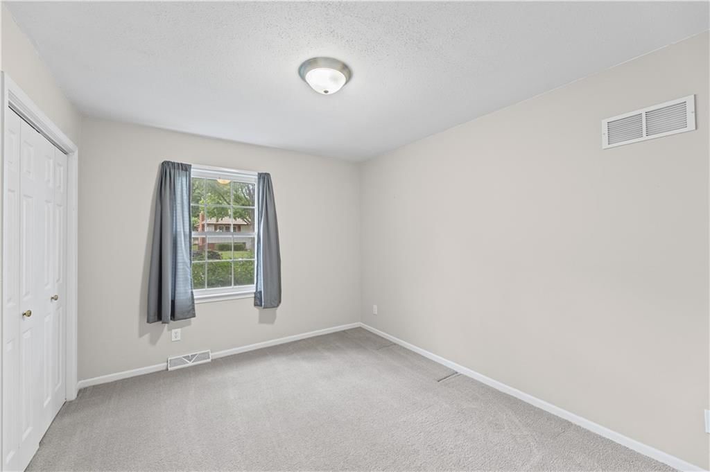 9700 N Charlotte Street — photo 11