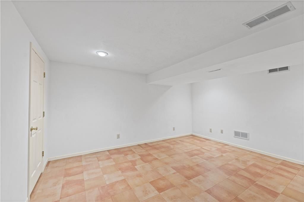 9700 N Charlotte Street — photo 23